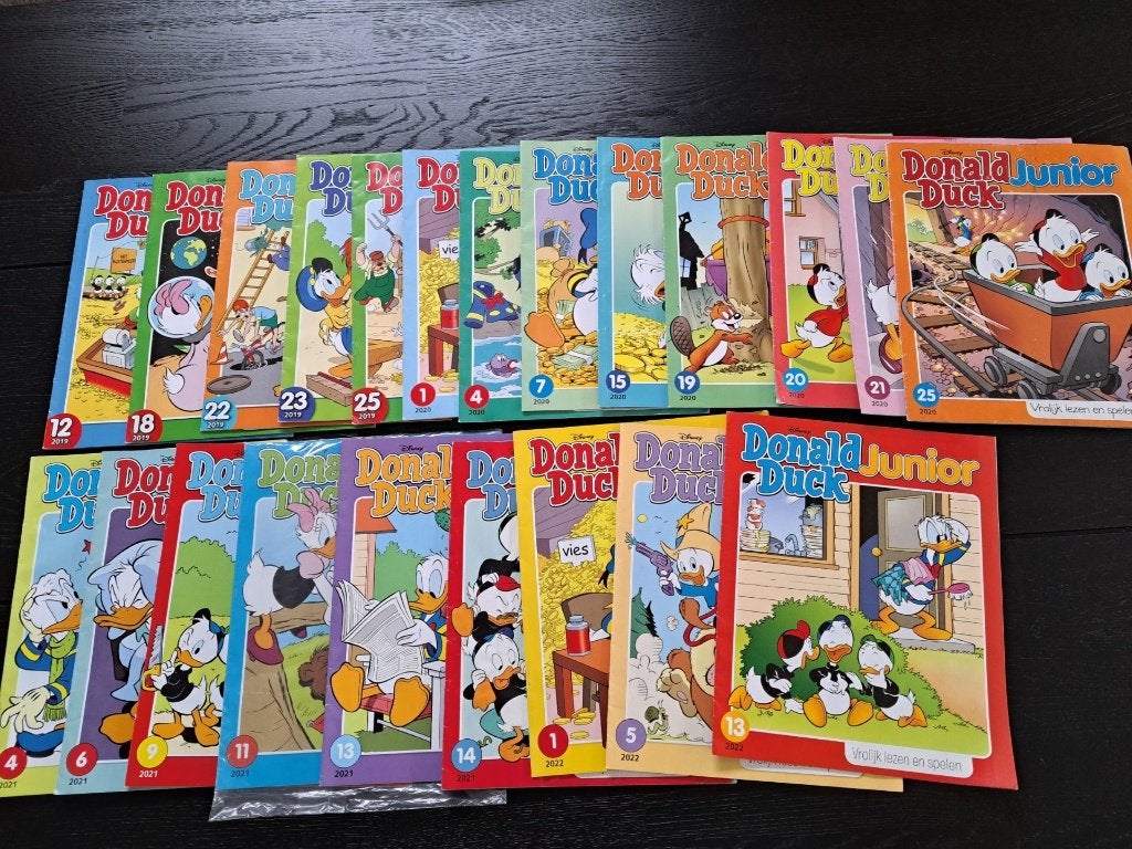 Donald Duck Junior, 22 exemplaren, Boeken, Meerdere stripboeken, Ophalen of Verzenden, Gelezen