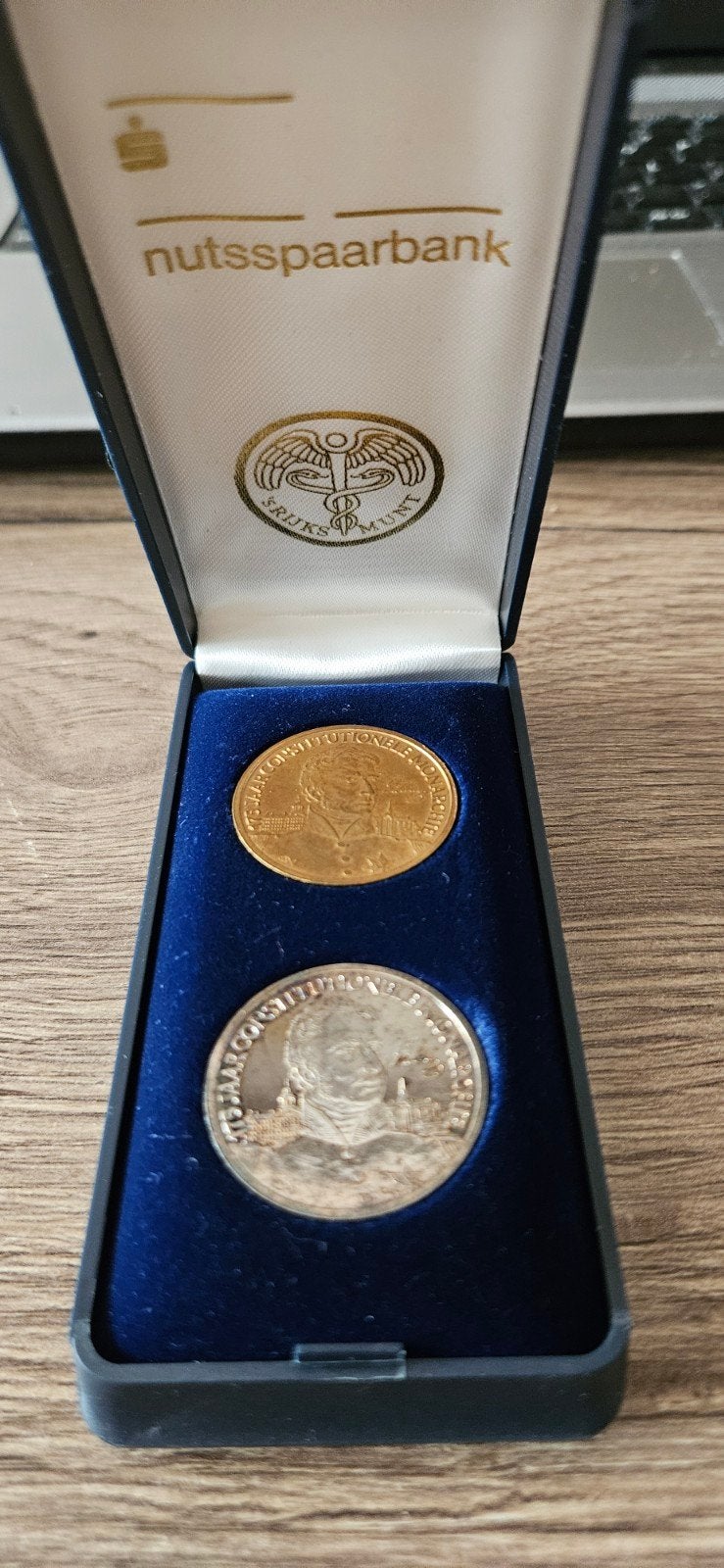 Nederland zilveren en bronze penning 175 jaar monarchie 1989, Postzegels en Munten, Munten | Nederland, Setje, Koningin Beatrix