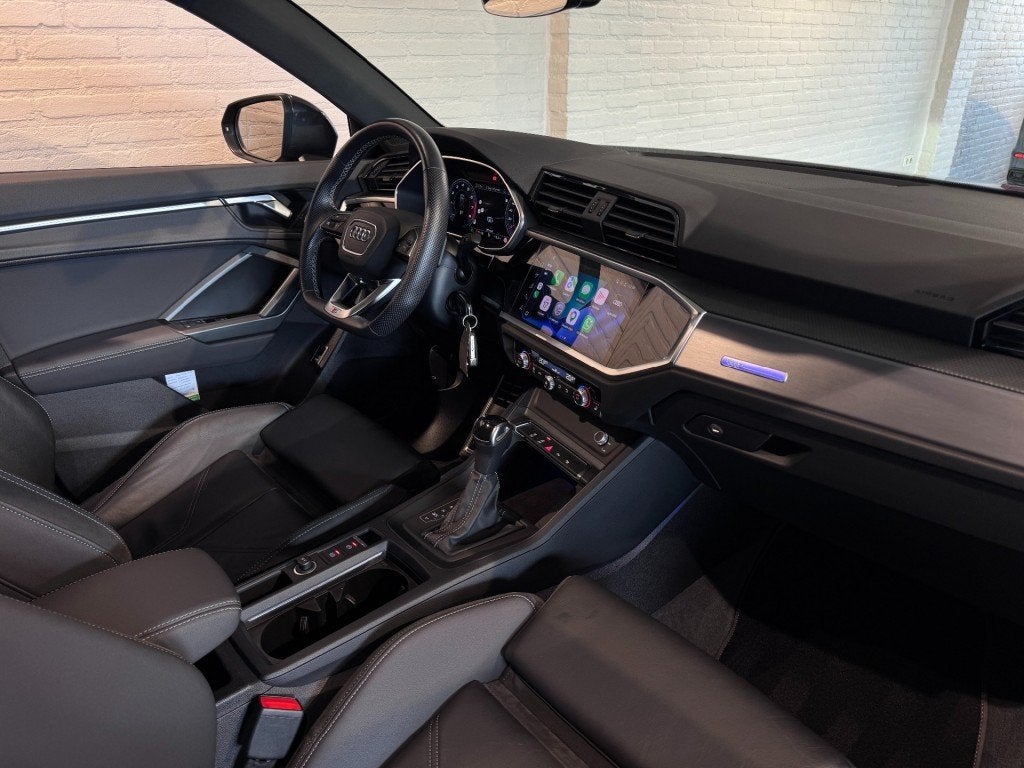 Audi Q3 35 TFSI S-Line Black Edition Pano Camera Leder Trekh, 15 km/l, Huisgarantie, 4 cilinders, 1505 kg