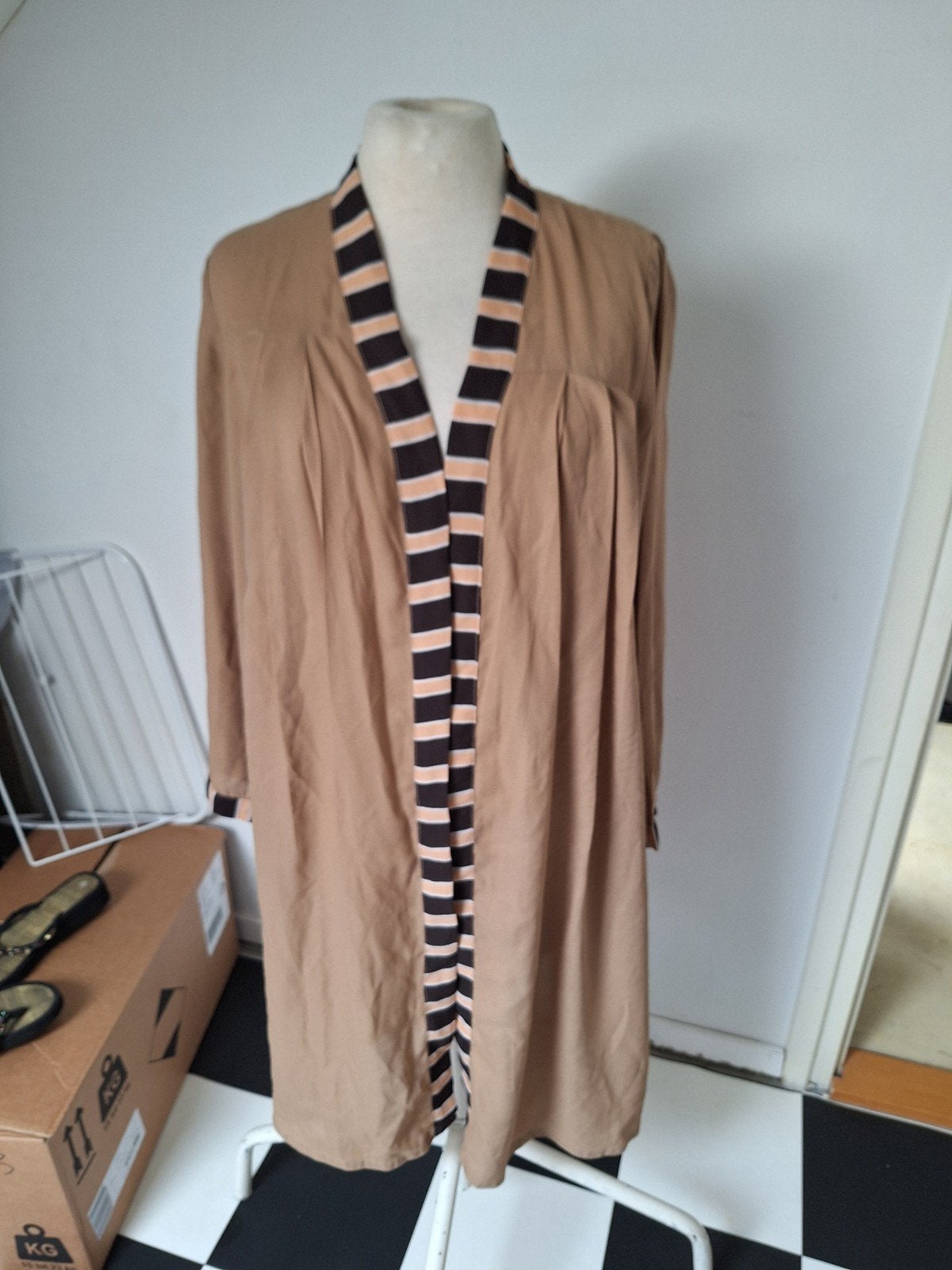 Lange beige kimono met gestreepte boorden, Onbekend, Ophalen of Verzenden, Nieuw