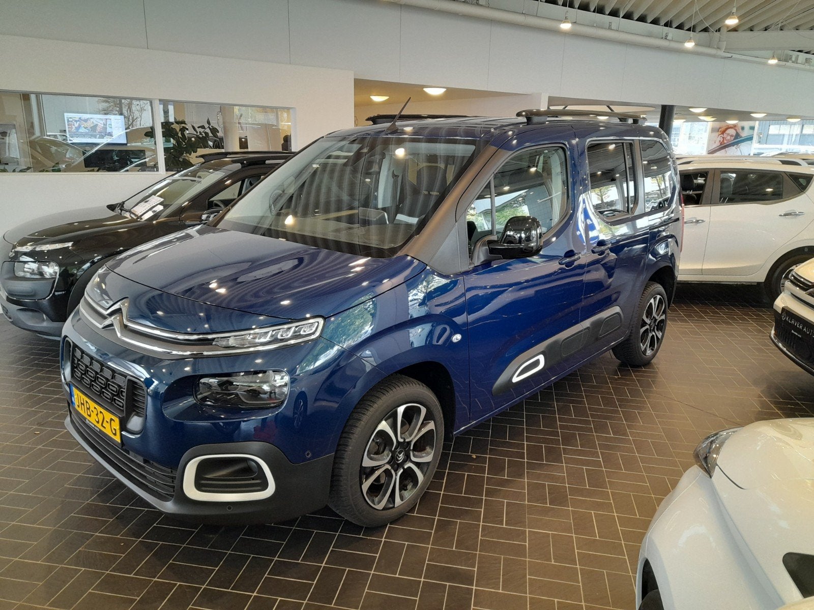 Citroën Berlingo 1.2 Shine/130pk /7 Zits️ /2023 Blauw, Auto's, 1199 cc, Blauw, 7 stoelen, 14 km/l