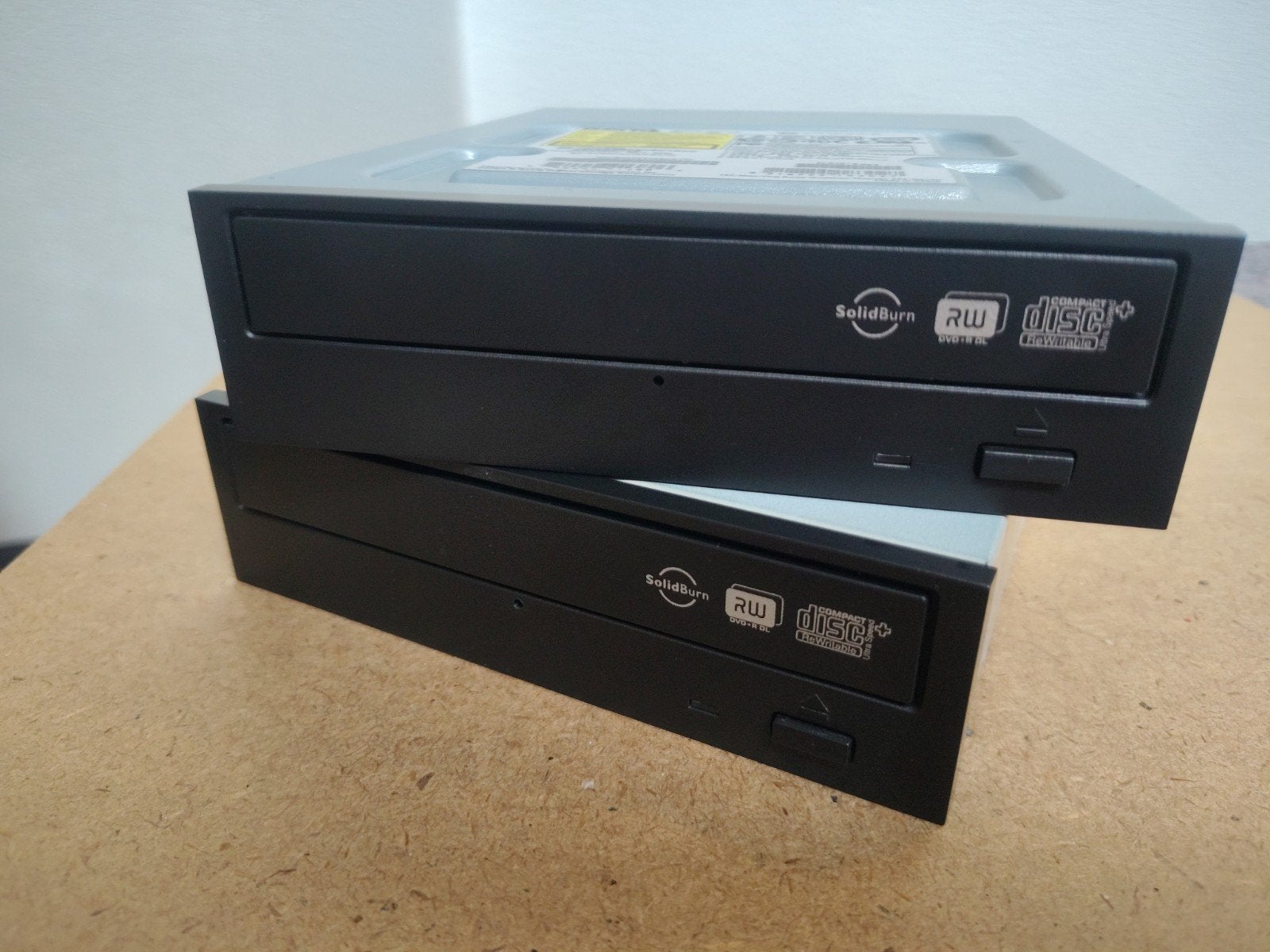 2x BenQ DVD-RW CD/DVD-speler en brander/writer, Intern, Gebruikt, Dvd, MacOS