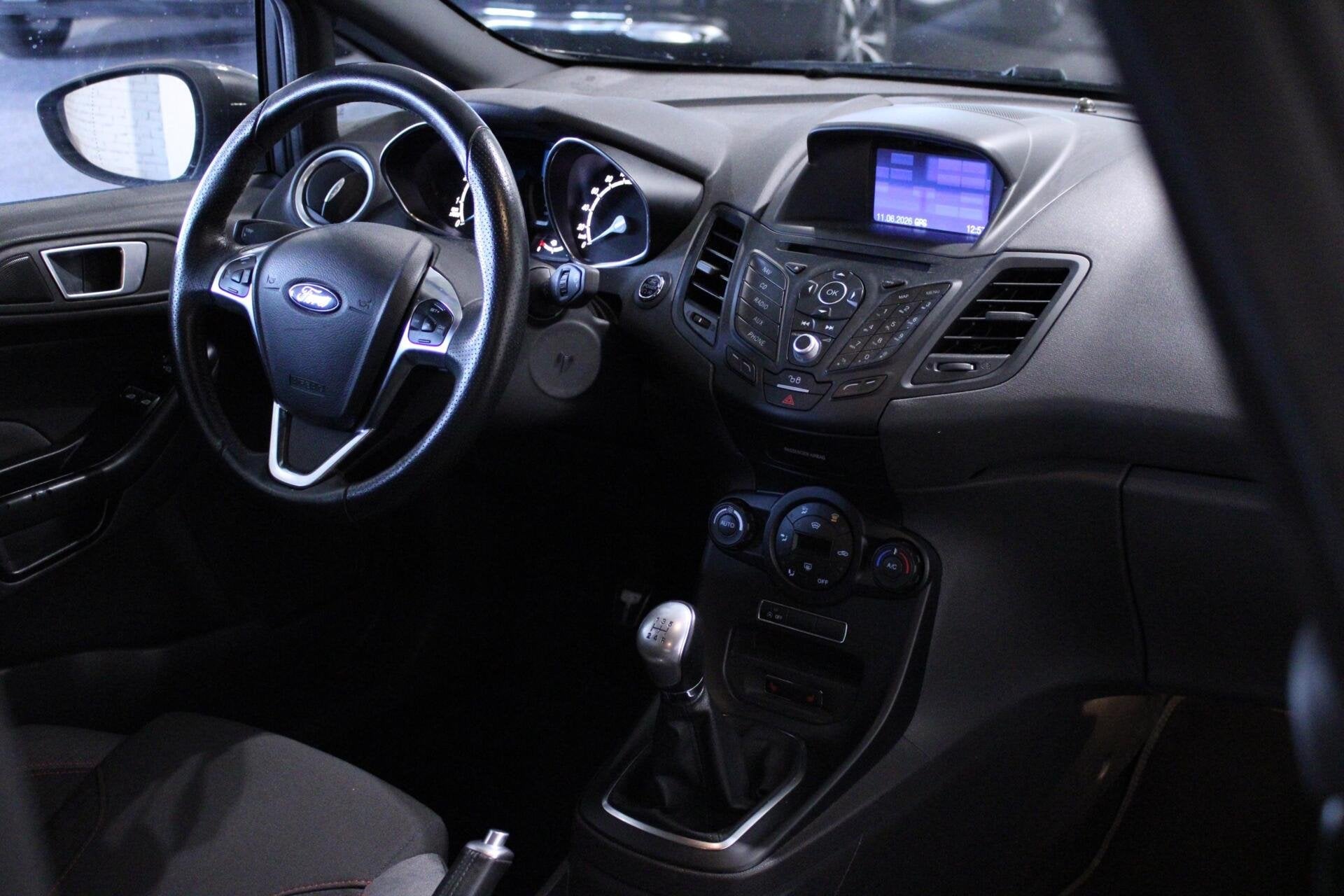 Ford Fiesta 1.0 EcoBoost ST Line| Trekhaak | Camera | Stoelv, Voorwielaandrijving, Met garantie (alle), 23 km/l, Origineel Nederlands