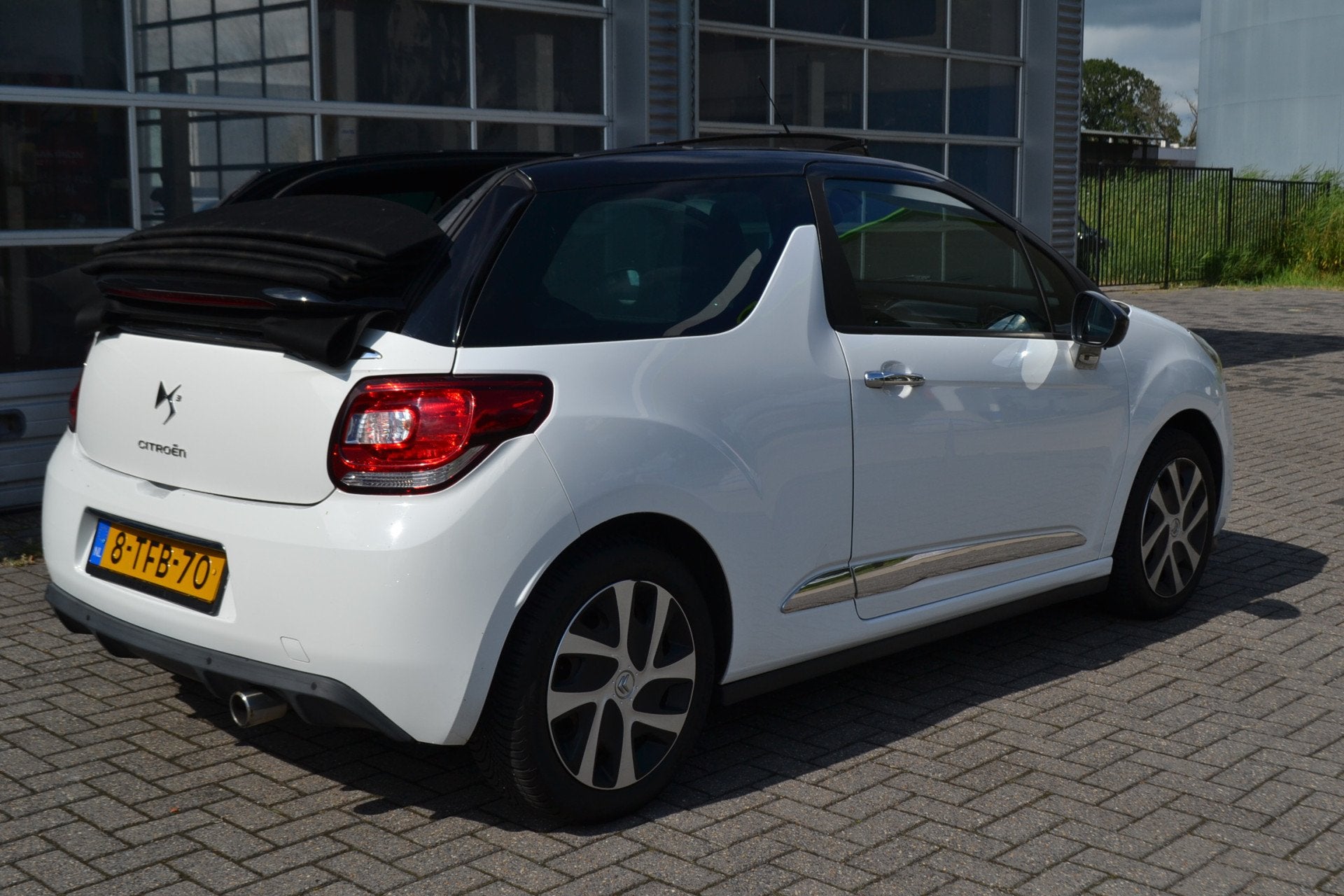 Citroën DS3 Cabrio 1.2 VTi So Chic NAP, nwe APK INRUILKOOPJ, Auto's, Citroën, Euro 5, Zwart, 1199 cc, Cabriolet