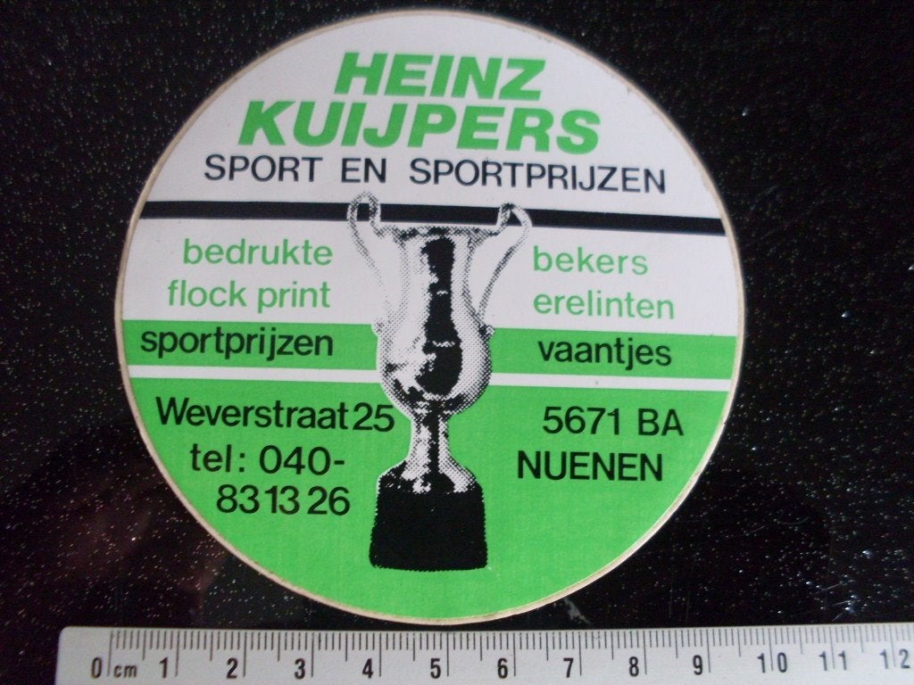 sticker Heinz Kuijpers sportprijzen sport nuenen bekers, Verzenden, Zo goed als nieuw, Bedrijf of Vereniging