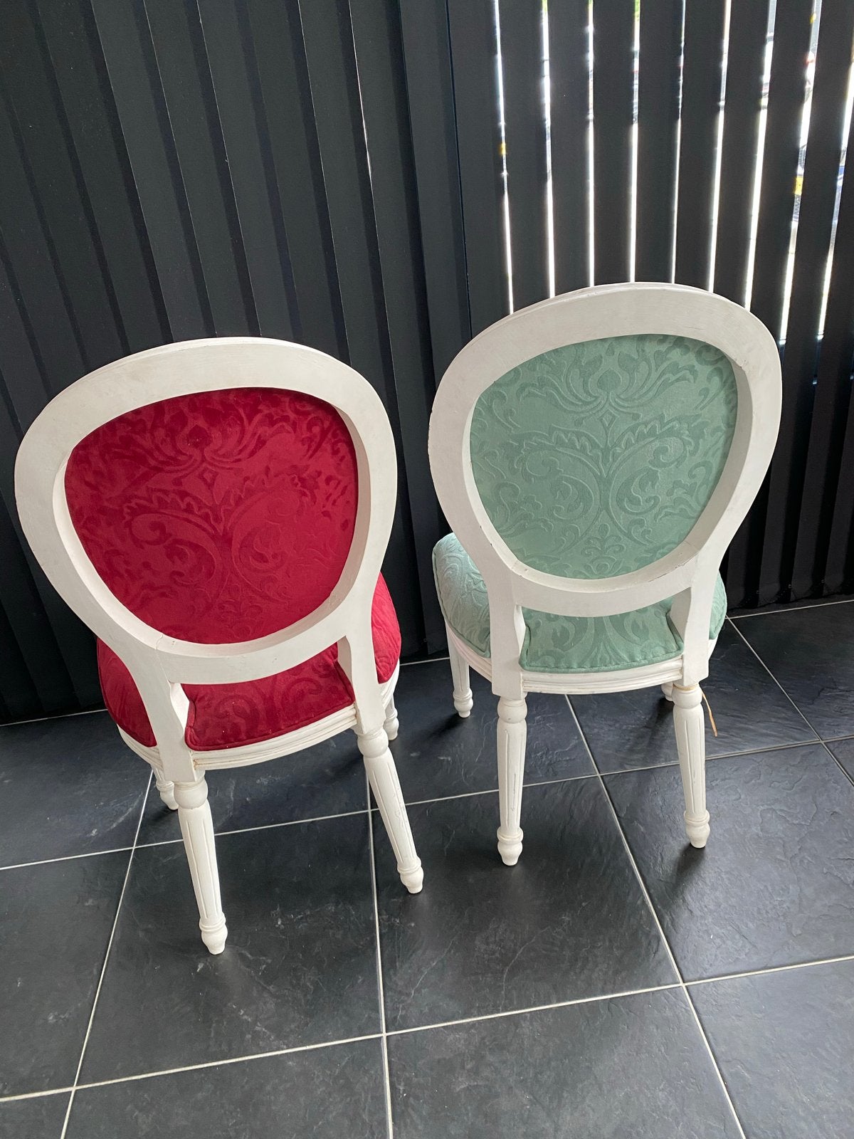 Set van 2 klassieke stoelen - rood en mintgroen barok, Huis en Inrichting, Ophalen