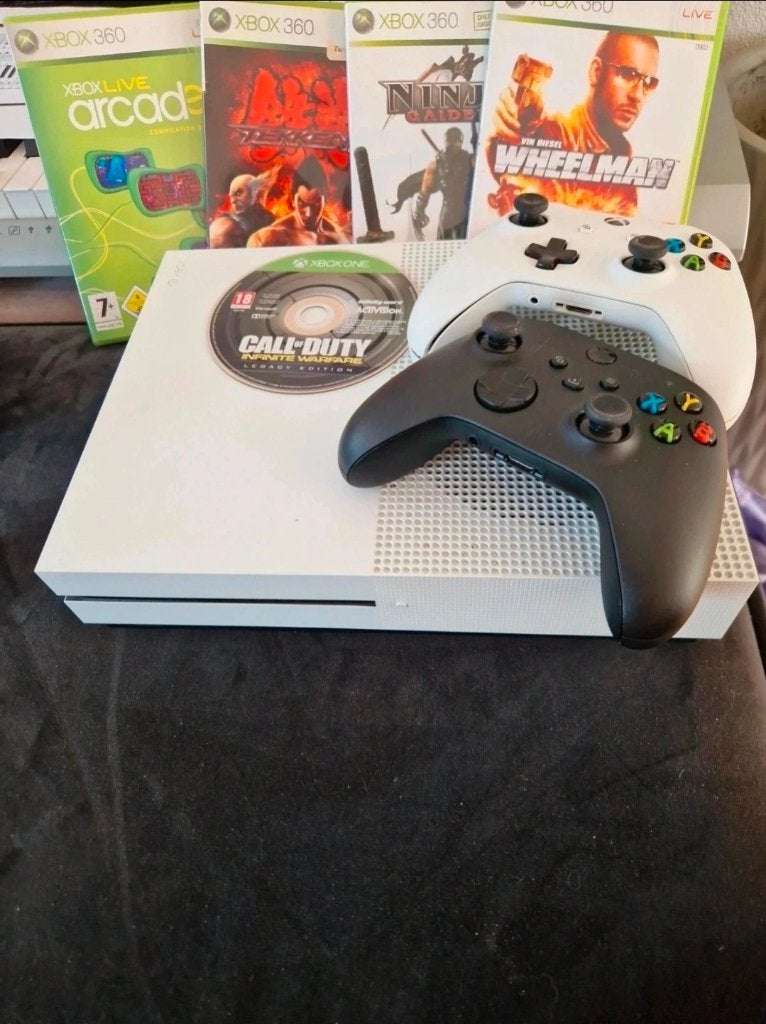 Xbox one S + 2 controllers & 5 spellen, Spelcomputers en Games, Spelcomputers | Xbox One, Met 2 controllers, Xbox One S, Ophalen of Verzenden