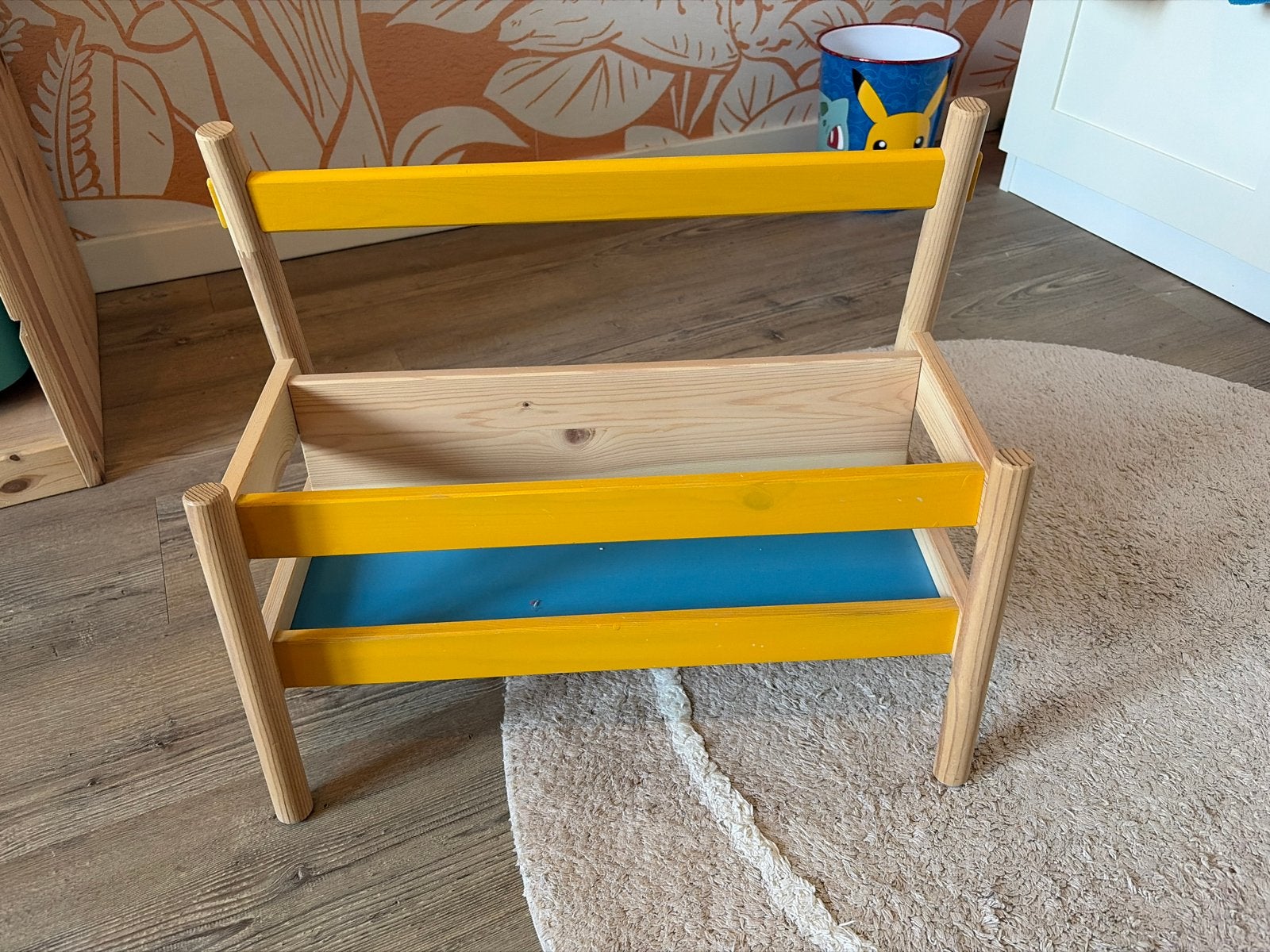 Houten kinderboekenrekje geel/blauw, Ophalen, Met plank(en), Gebruikt, 50 tot 100 cm