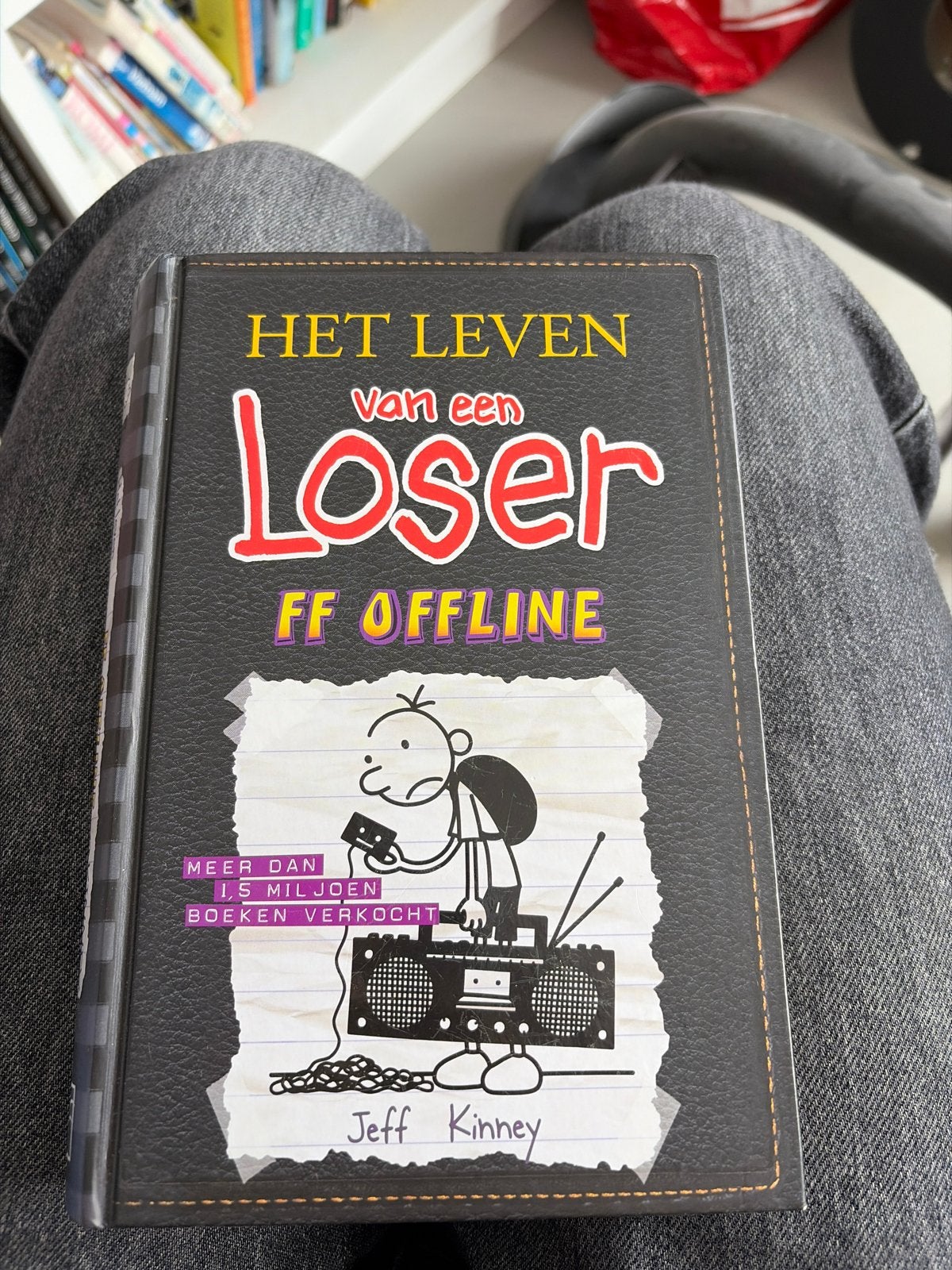 Het leven van een Loser: FF Offline - Leuk kinderboek, Boeken, Ophalen of Verzenden, Zo goed als nieuw, Fictie