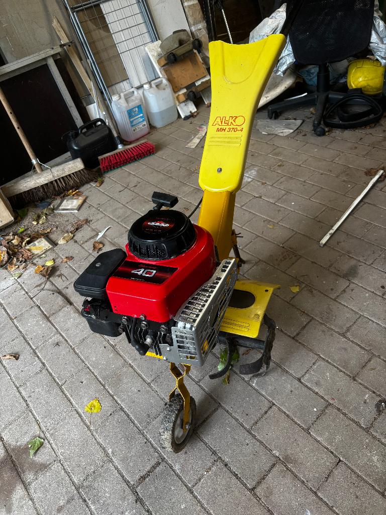 grondvrees, Ophalen, Zo goed als nieuw, Cultivator, Briggs & Stratton