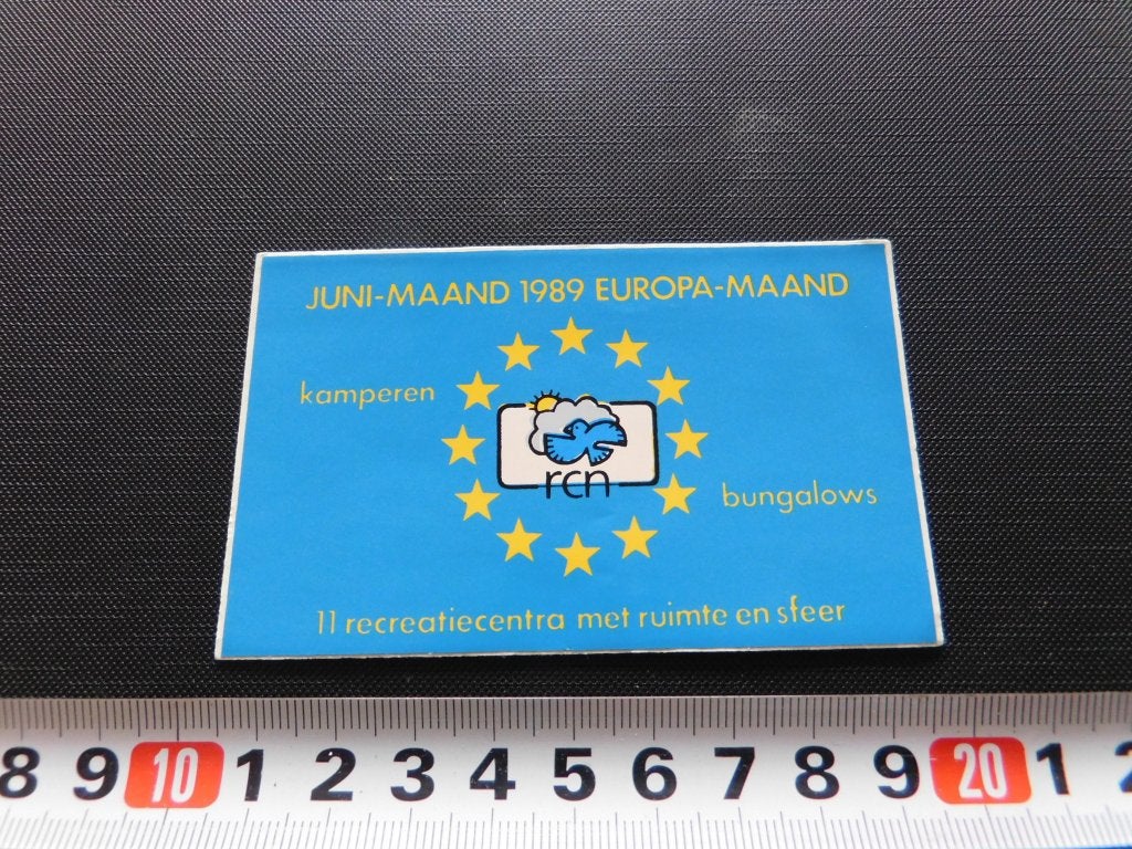 sticker juni maand 1989 europa maand kamperen RCN bungalows, Ophalen, Zo goed als nieuw