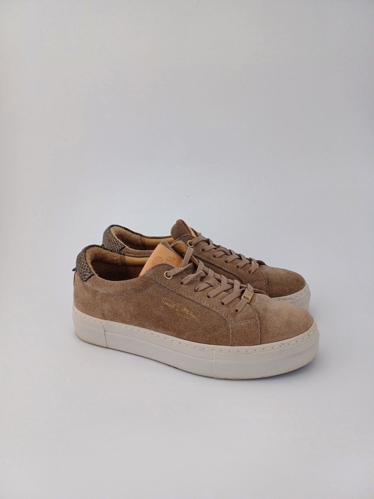 Beige suède sneakers Fred de la bretoniere 36, Ophalen of Verzenden, Zo goed als nieuw, Beige, Sneakers of Gympen