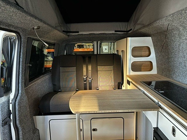 Foto 6 van Volkswagen Transporter T 6.1 2021/Nieuw Lwb 4 Personen