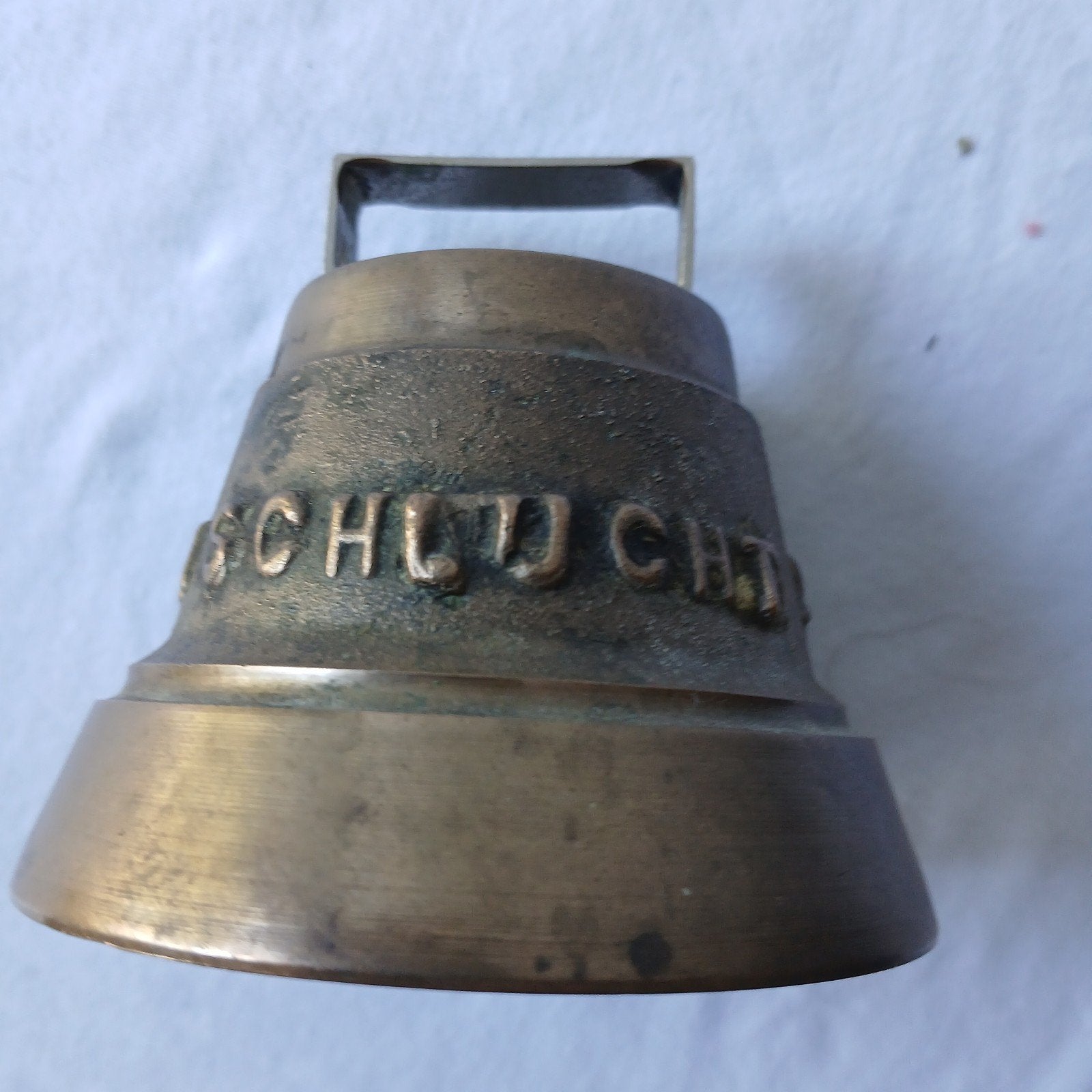 Antieke bronzen bel met inscriptie en reliëf, Ophalen of Verzenden