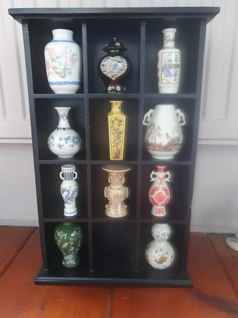 PORSELEINEN VAASJES FRANKLIN MINT IN HOUT KASJE, Antiek en Kunst, Curiosa en Brocante, Ophalen