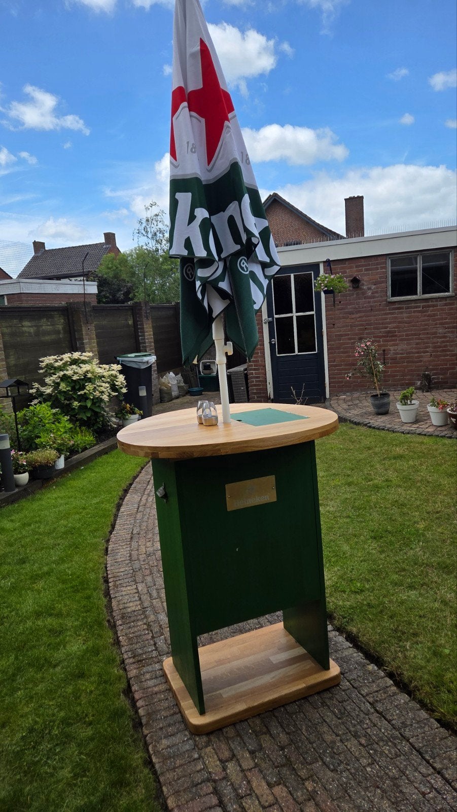 Heineken statafel met parasol, Ophalen