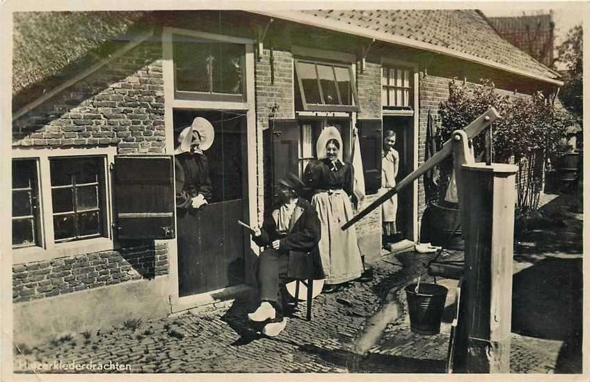300-144-017 Huizen klederdrachten, Verzenden, Voor 1920, Noord-Holland