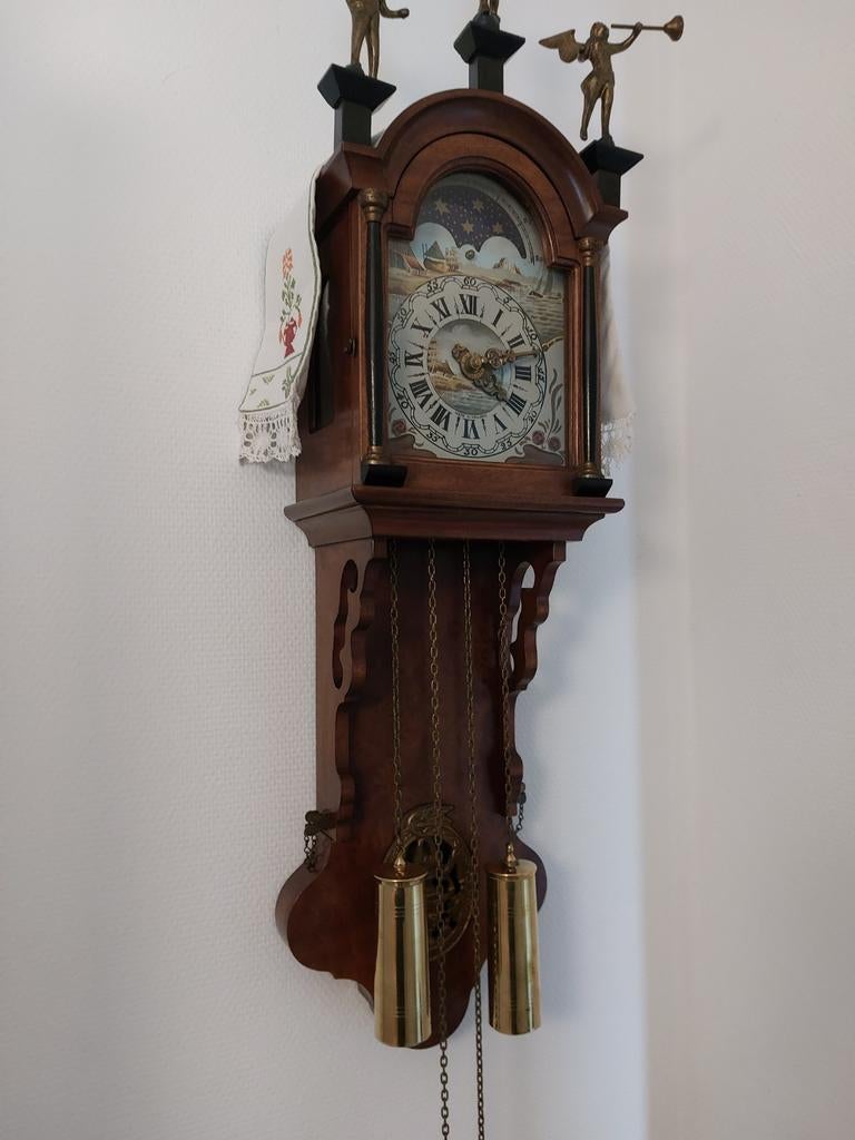 Friese staartklok notenhout, Ophalen of Verzenden