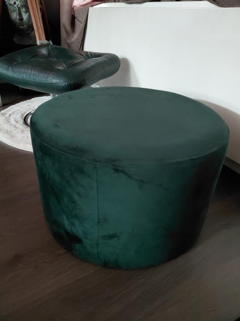 Groene poef, hocker, bijzettafel, velvet, Huis en Inrichting, Banken | Voetenbanken en Poefen, Ophalen, Zo goed als nieuw, 50 tot 75 cm
