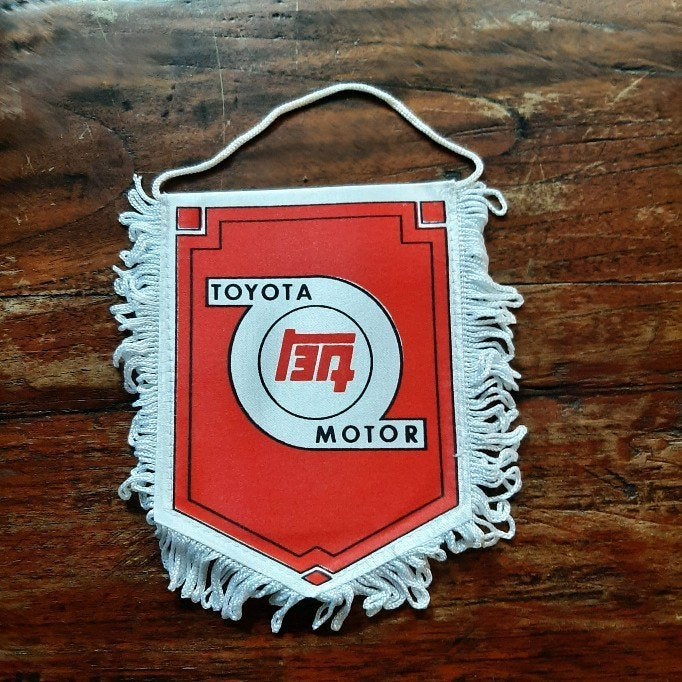 Toyota Motor TM vintage auto vaantje logo merk, Ophalen of Verzenden, Gebruikt, Auto's