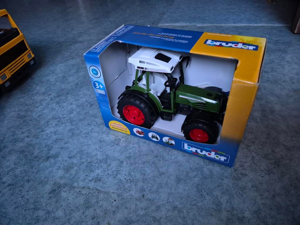 Bruder fendt trekker, Kinderen en Baby's, Speelgoed | Speelgoedvoertuigen, Ophalen of Verzenden, Nieuw