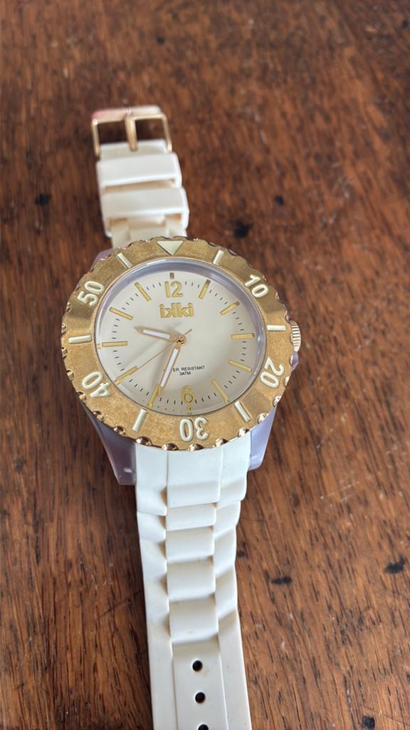 Horloge ikki wit/roomkleur met goudkleur, Ophalen of Verzenden, Zo goed als nieuw, Overige merken