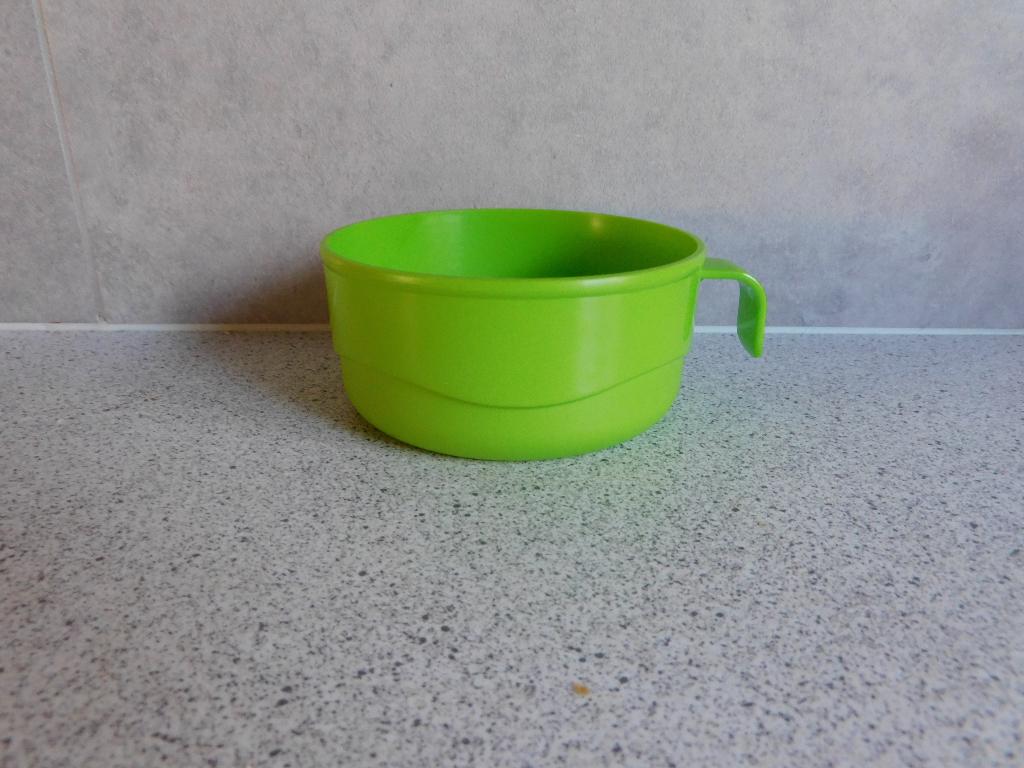 Tupperware Baby Hapjesschaal 10 cm. Lime, Huis en Inrichting, Keuken | Tupperware, Ophalen of Verzenden, Zo goed als nieuw, Groen
