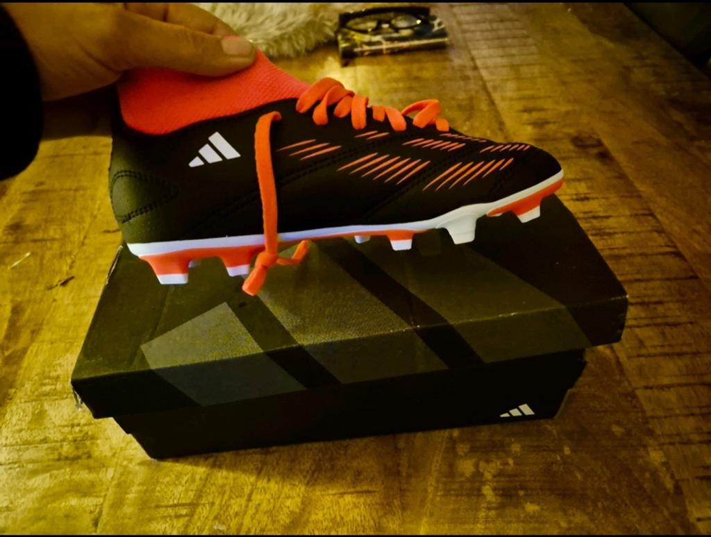 Adidas Predator Voetbalschoenen, Maat XS of kleiner, Ophalen of Verzenden, Nieuw, Schoenen
