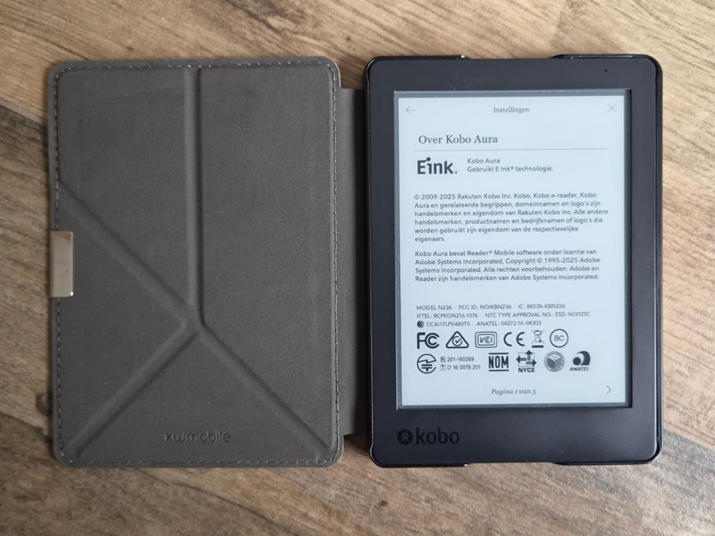 Mooie Kobo Aura edition 2 ereader met hoesje, Computers en Software, E-readers, Ophalen of Verzenden, Zo goed als nieuw, Touchscreen