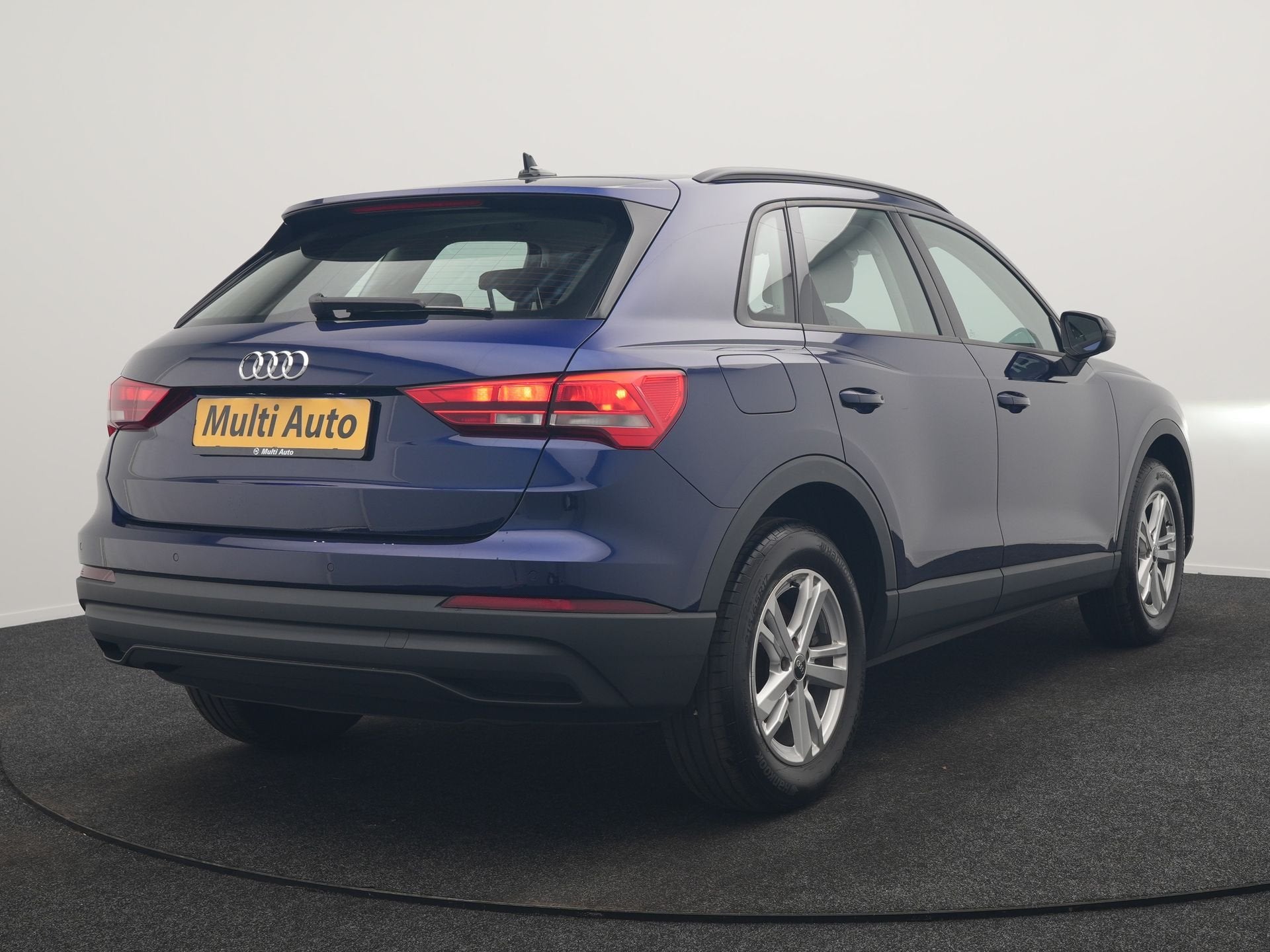 Audi Q3 45 TFSI e edition PHEV 245pk Dealer O.H | Trekhaak a, Auto's, Stof, Zwart, Blauw, Hybride Elektrisch/Benzine