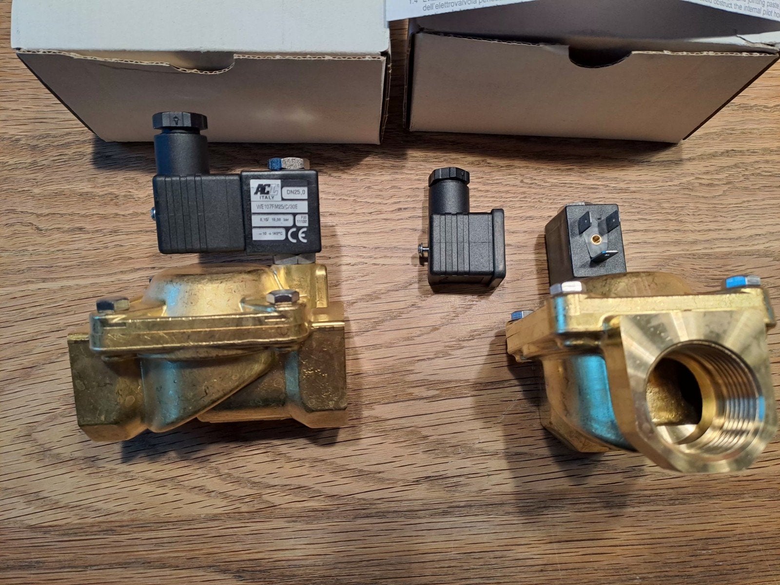 Zoneklep 2 stuks SOLA magneet afsluiter WKB2 1 duims zie fot, Doe-het-zelf en Verbouw, Verwarming en Radiatoren, Ophalen of Verzenden