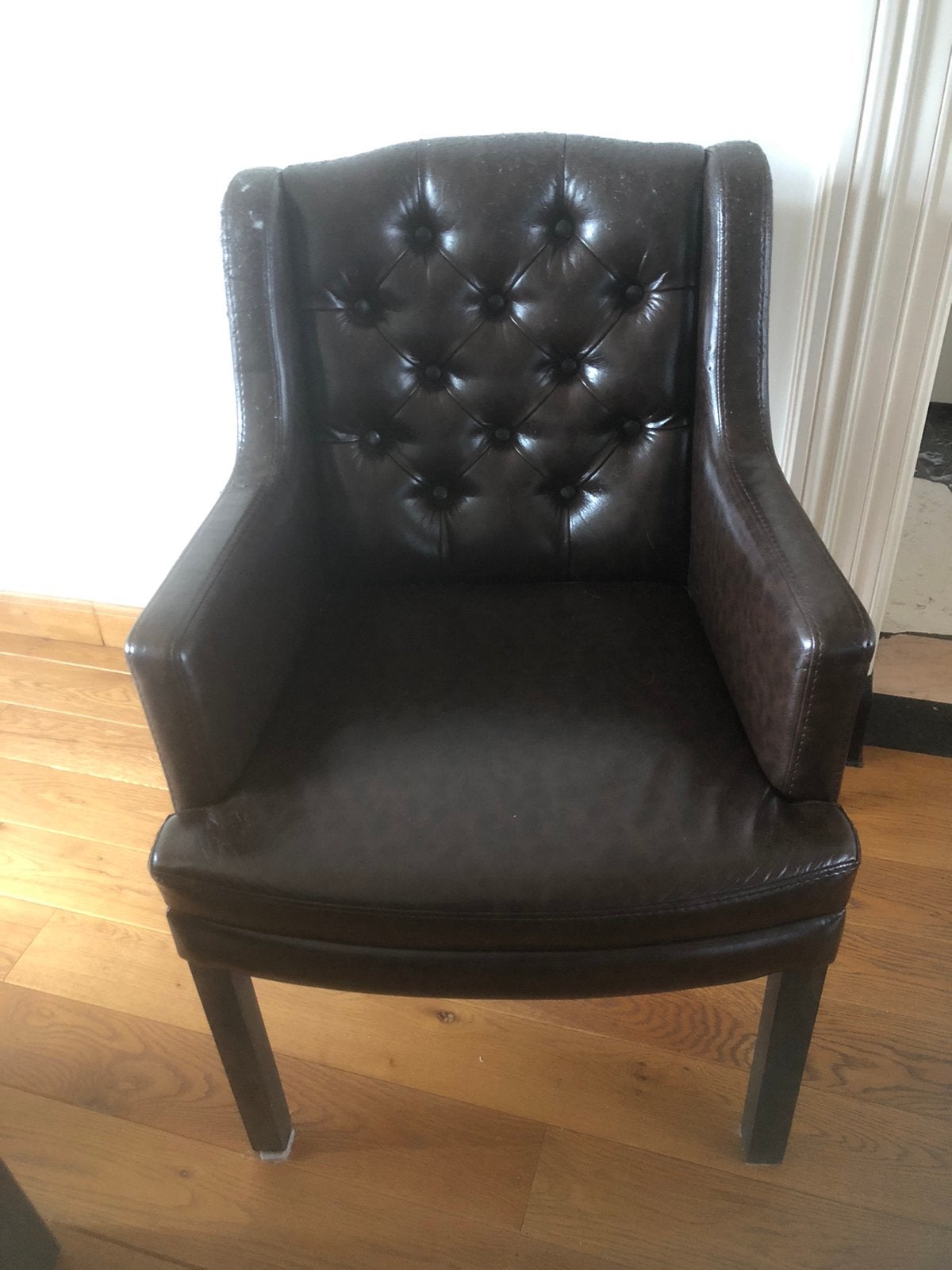 Opknap stoelen chesterfield model (4x), Huis en Inrichting, Fauteuils, Ophalen, Gebruikt, Chesterfield model, 50 tot 75 cm