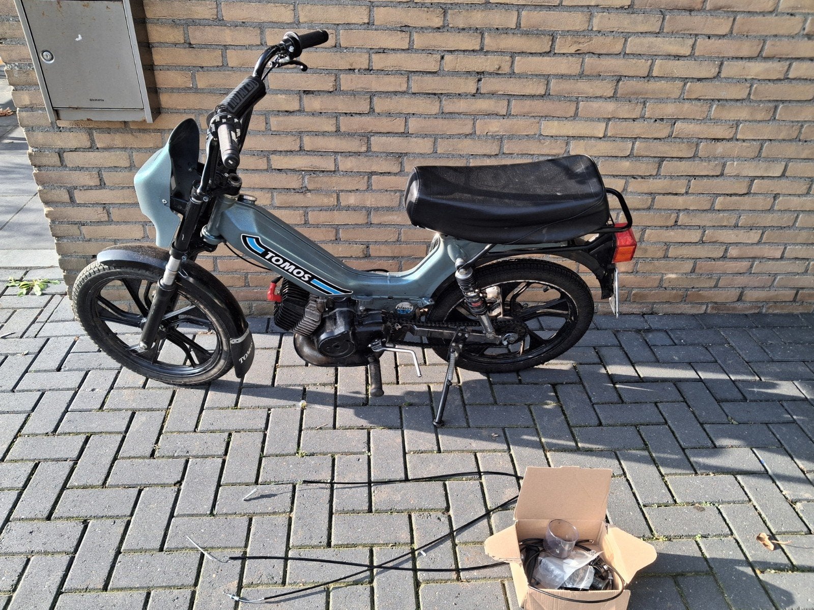 Tomos brommer - Loopt, moet afgemonteerd worden, Fietsen en Brommers, Ophalen of Verzenden