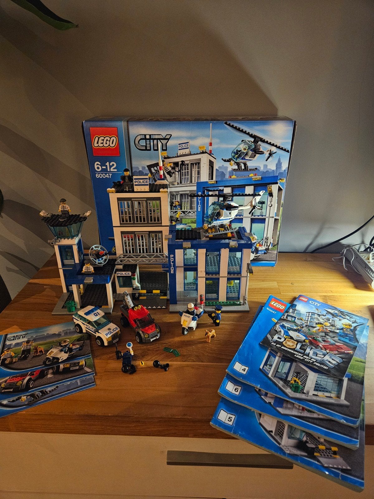 LEGO City Politiebureau 60047 - Compleet met doos, Ophalen of Verzenden, Zo goed als nieuw