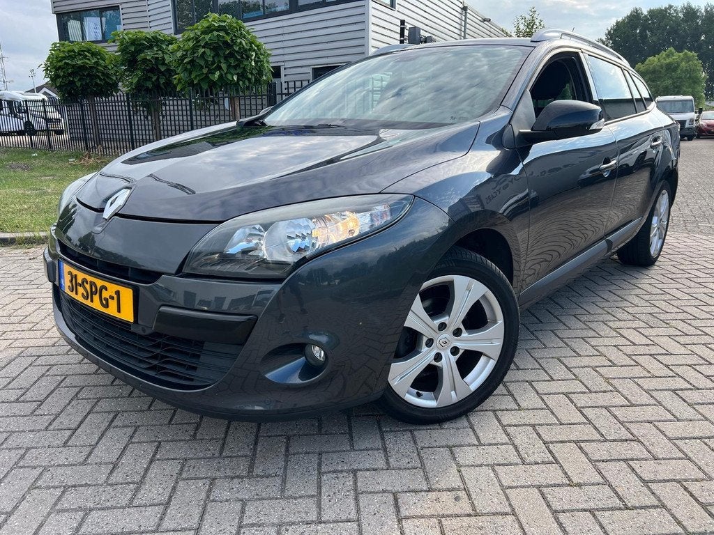 Renault Megane Estate 1.4 TCe Bose Cruise Navi Trekhaak, Auto's, Renault, Voorwielaandrijving, Euro 5, Stof, Gebruikt