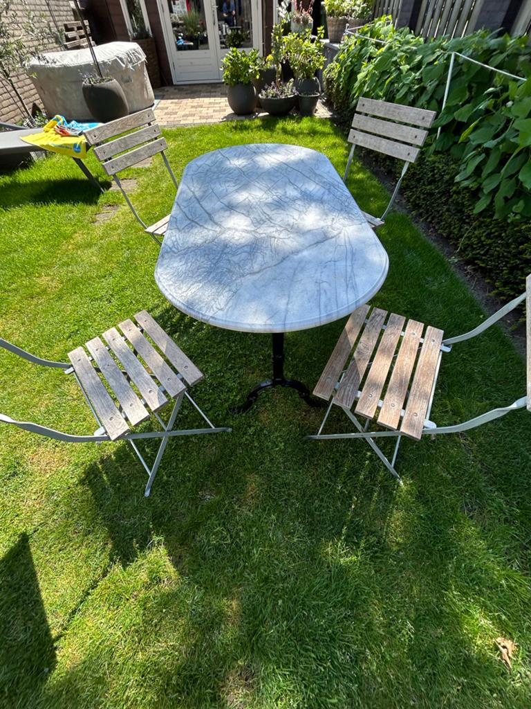 Ovale marmeren tafel met 4 hardhouten bistrostroelen, 4 zitplaatsen, Gebruikt, Eettafel, Hardhout
