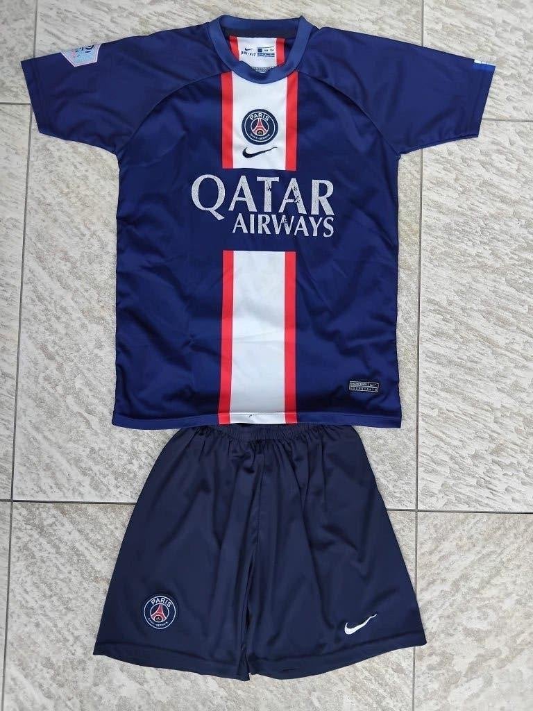 Paris Saint-Germain voetbaltenue maat 158 T-shirt + broekje, Ophalen of Verzenden, Gebruikt, Jongen, Setje
