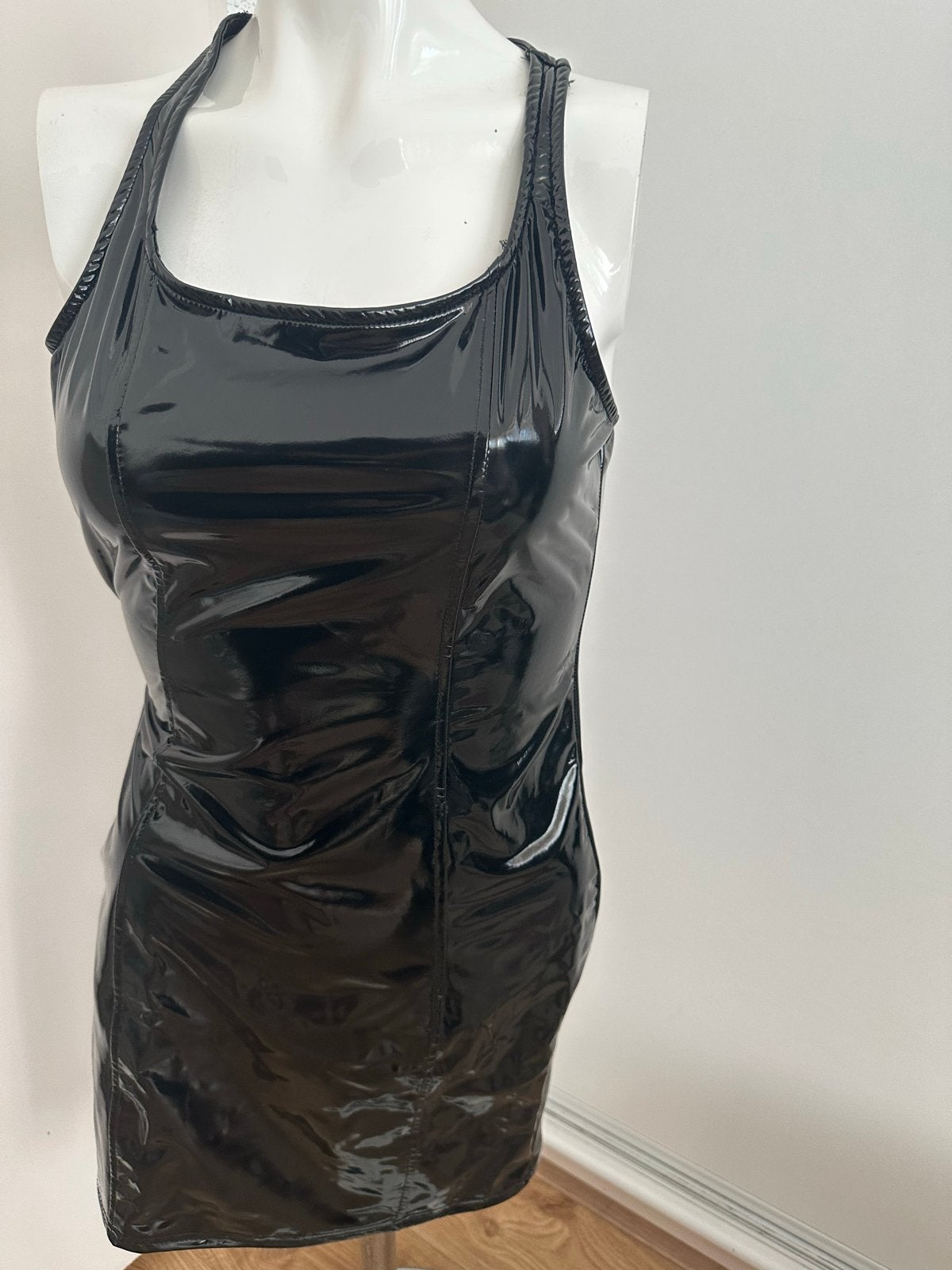 lak Zwarte glanzende mini jurk S, Kleding | Dames, Jurken, Zwart, Ophalen of Verzenden, Zo goed als nieuw, Maat 36 (S)