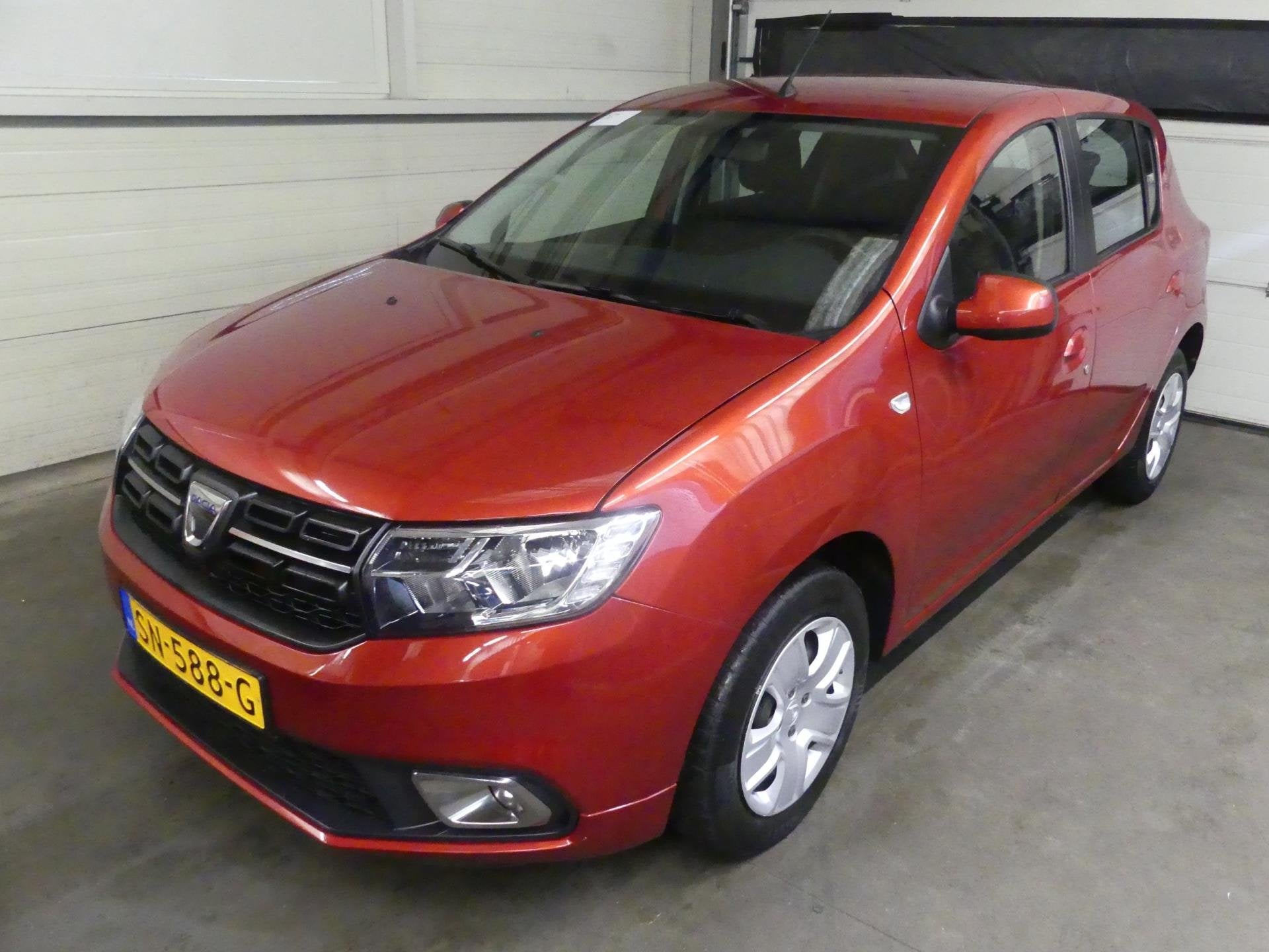Dacia Sandero 0.9 TCe Laure - Automaat - Weinig KM NAP! - 1e, Auto's, Dacia, 898 cc, Stof, 525 kg, Origineel Nederlands