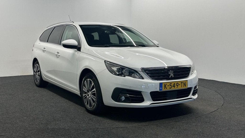Peugeot 308 SW 1.2 PureTech Blue Lease Allure TREKHAAK CAMER, Auto's, Peugeot, Gebruikt, 1199 cc, Met garantie (alle), Leder en Stof