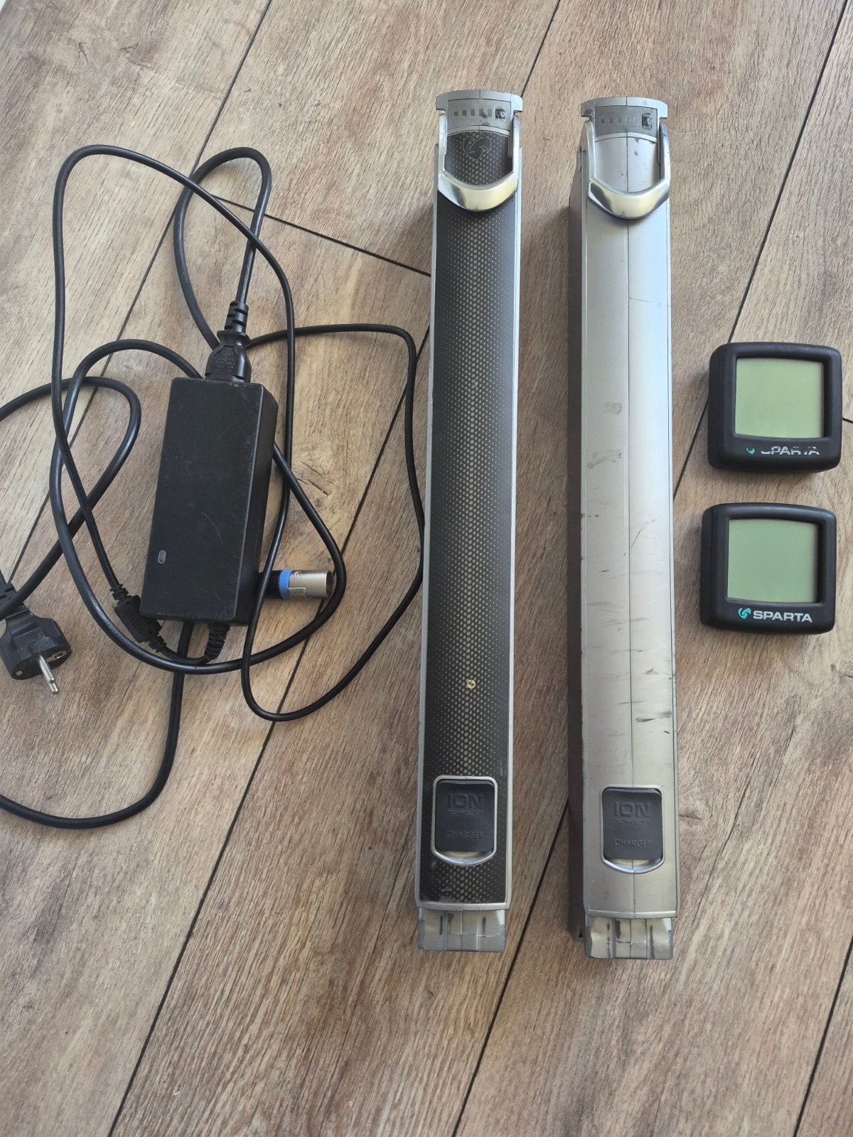 2 Sparta Ion accu's, fietscomputers en oplader, Gebruikt