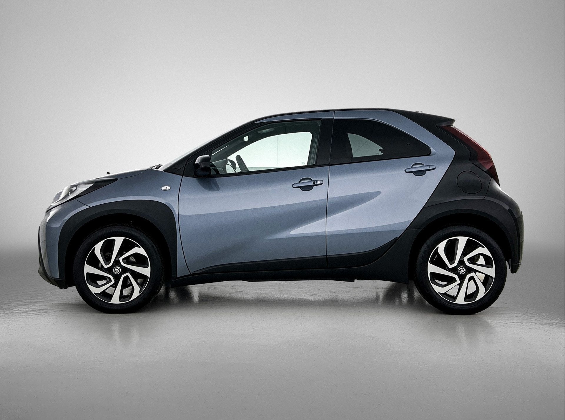 Toyota Aygo X 1.0 VVT-i S-CVT Pulse + | BTW Voertuig | Parke, Stof, Gebruikt, Zwart, 4 stoelen