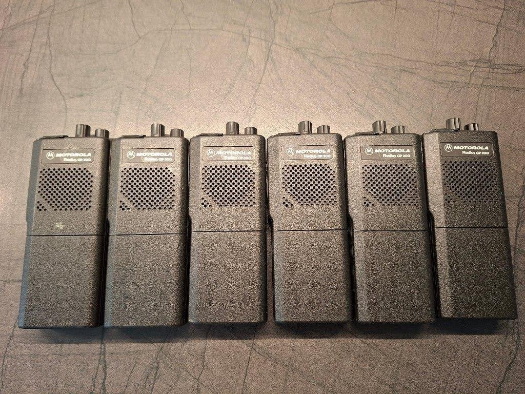 MOTOROLA Portofoonset Met Nieuwe Accu s en Antennes!!, Telecommunicatie, Portofoons en Walkie-talkies, Ophalen of Verzenden, Zo goed als nieuw