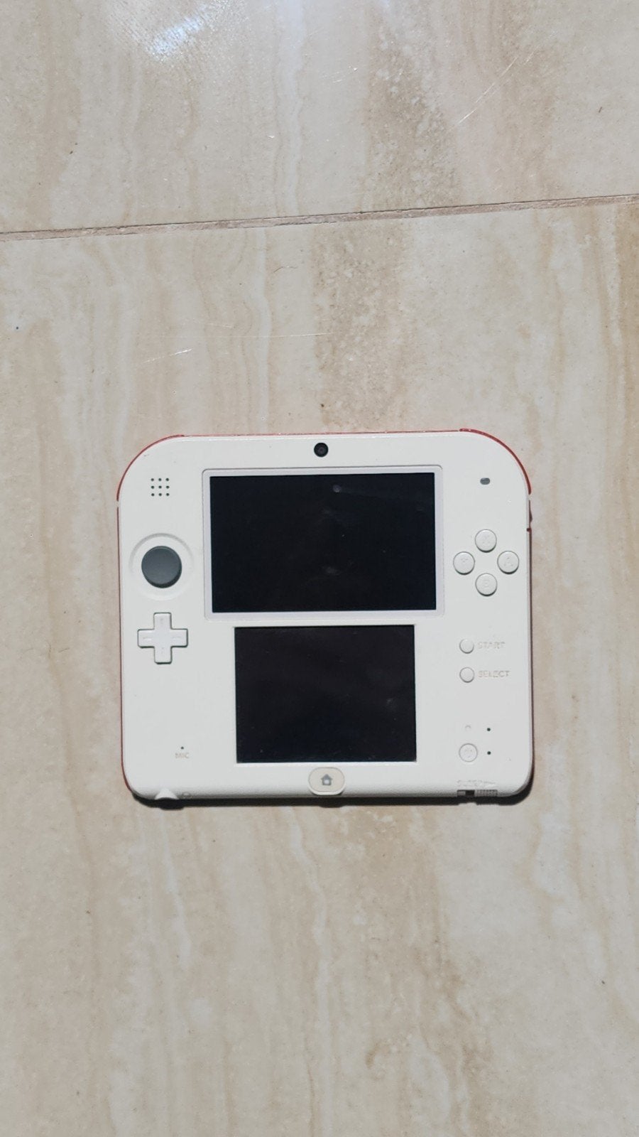 Nintendo 2DS Rood/Wit - Gebruikt, Spelcomputers en Games, Spelcomputers | Nintendo 2DS en 3DS, Gebruikt, 2DS, Rood, Ophalen of Verzenden