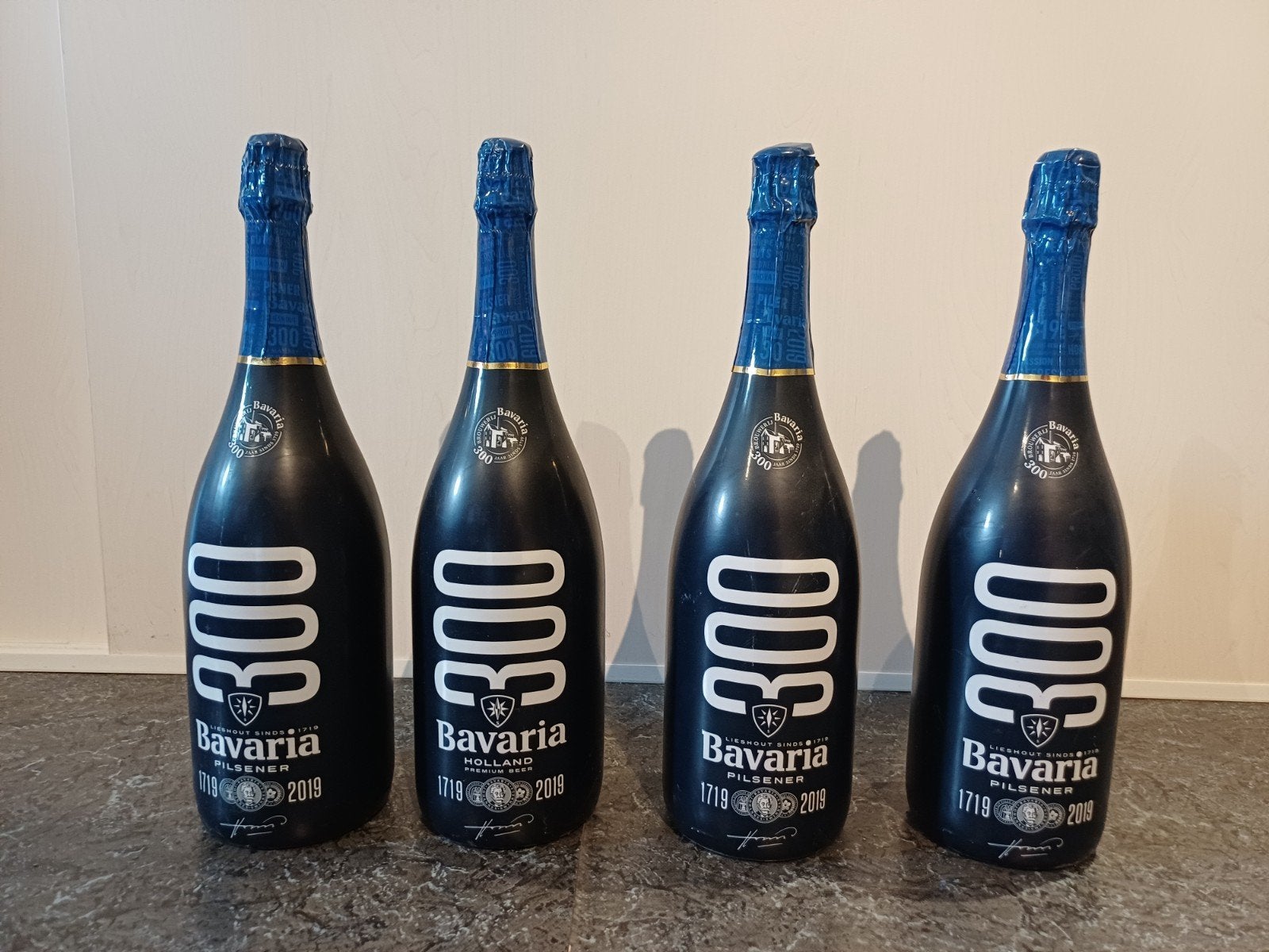 Bavaria 300 jaar jubileum bierfles (4 stuks), Ophalen, Gebruikt