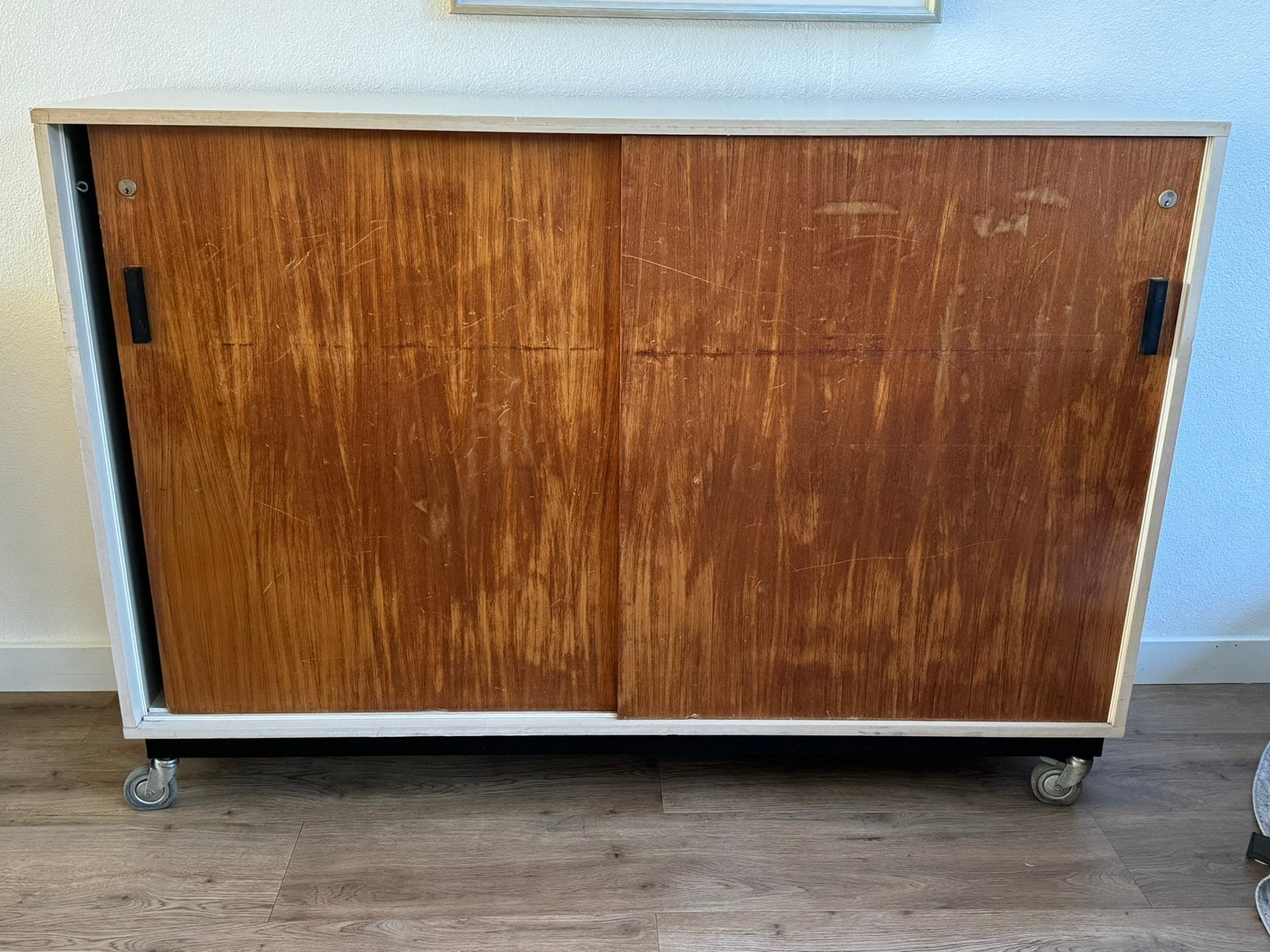 Vintage schoolkast met schuifdeuren, Ophalen, Gebruikt, 100 tot 150 cm, 25 tot 50 cm