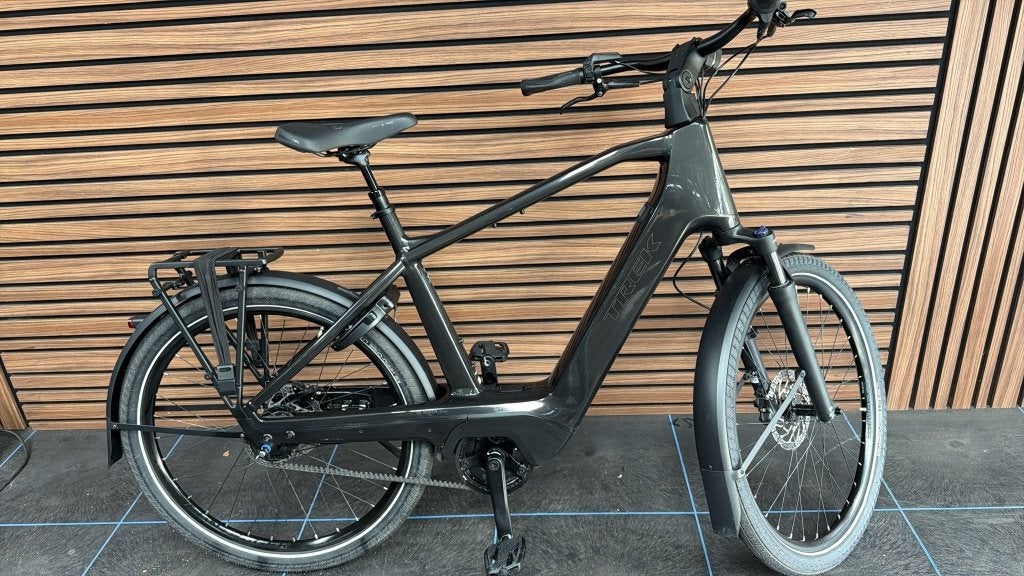 Elektrische herenfiets Trek Charter 4+ Demo 2026 -Bosch-riem, 59 cm of meer, Ophalen, Zo goed als nieuw, Overige merken