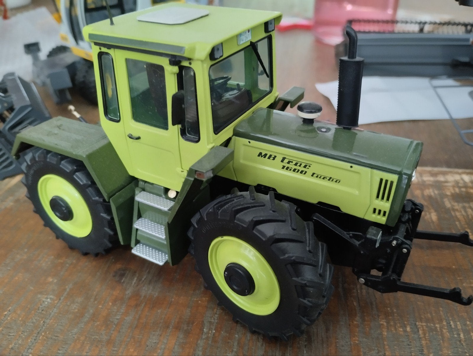 MB trac 1600, Ophalen of Verzenden, Zo goed als nieuw, Tractor of Landbouw, Schuco