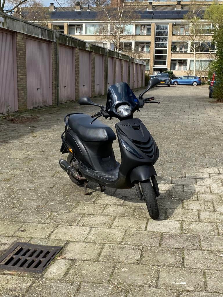 Zip 50cc 4t 2017 full option, akra uitlaat, ruilen mogelijk, Ophalen, Zo goed als nieuw, Blok, Piaggio