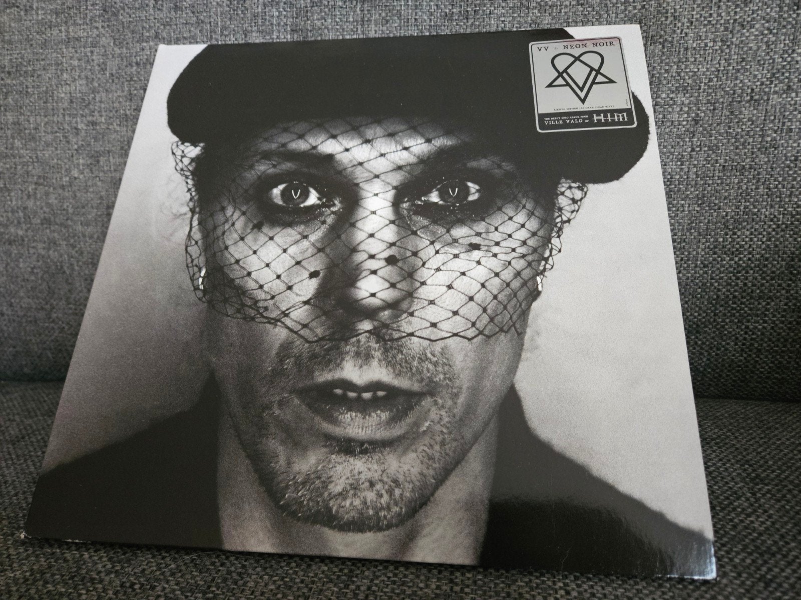 VV - Neon Noir LP (Clear Vinyl) - Zo goed als nieuw, Cd's en Dvd's, LP, Ophalen of Verzenden, Zo goed als nieuw, Colored vinyl